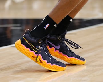 The player for the San Antonio Spurs wears a size 57 shoe.