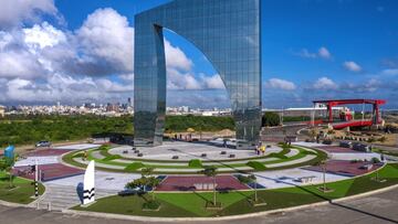 Este es el monumento Aleta de Tiburón, uno de los puntos insignia del turismo en Barranquilla.