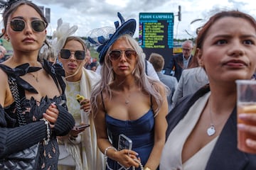 Ambiente durante  el primer día del Festival del Derby de Epsom en Surrey. Es una carrera de galope plano de 2423 metros de distancia y su primera edición fue en 1780.