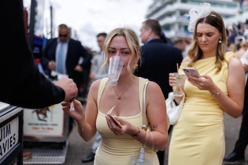 Ambiente durante el primer día del Festival del Derby de Epsom en Surrey. Es una carrera de galope plano de 2423 metros de distancia y su primera edición fue en 1780.