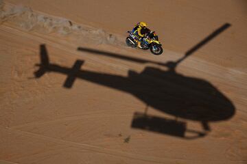 El piloto checo Martin Michek compitiendo durante la décima etapa del Dakar.